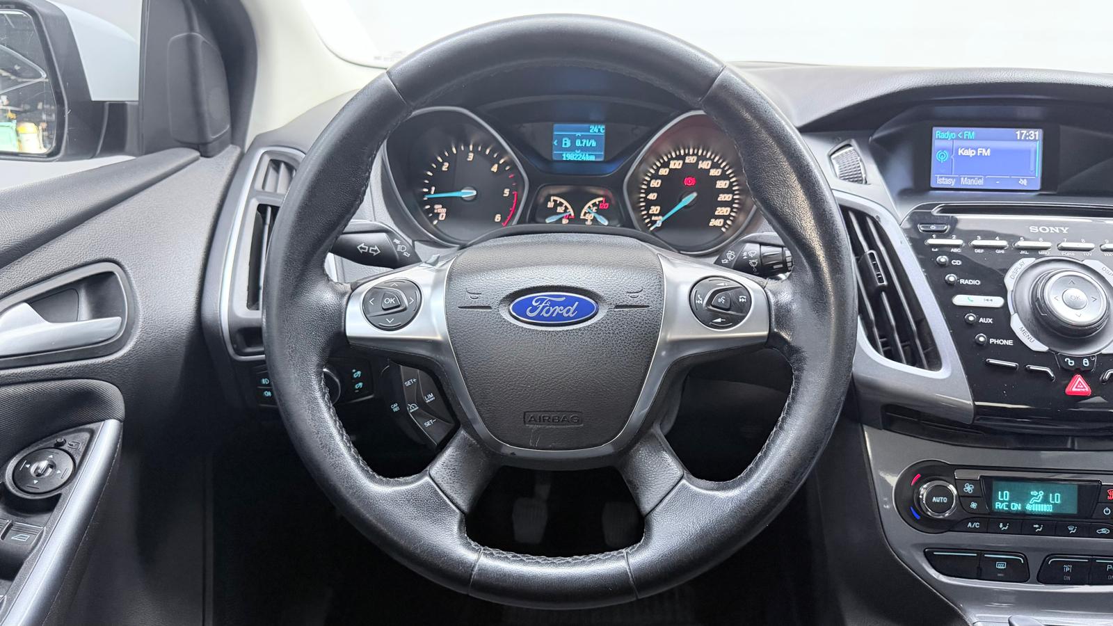 FORD FOCUS 9